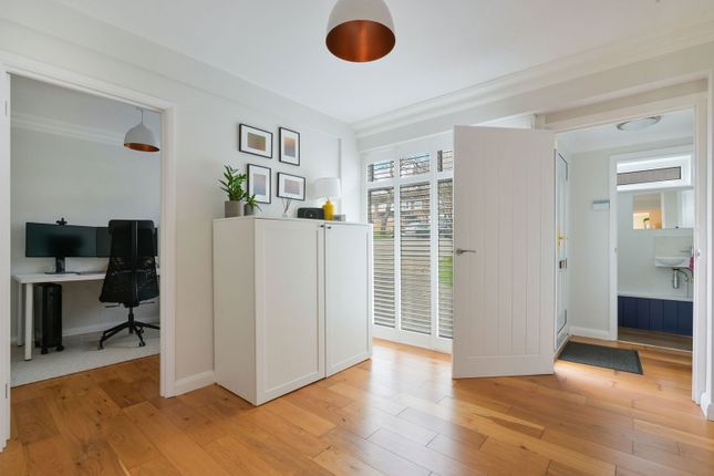 4, Woodland Court, Oxted photo 2