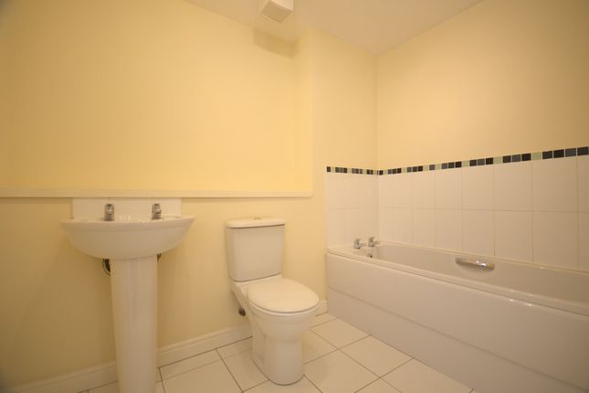 Flat to rent in 13 Kincaid Court, Greenock, Inverclyde