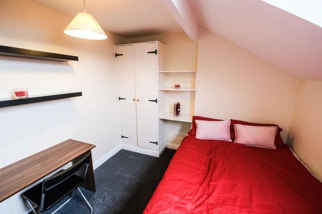 41 Harold Grove, Leeds photo 4