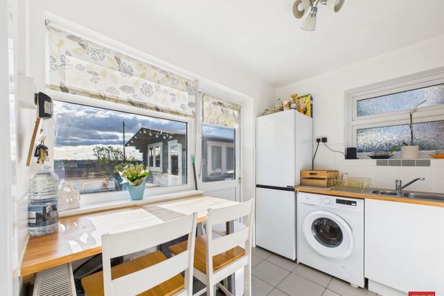 27, Glencairn Avenue, Gloucester photo 4