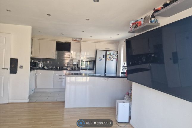 Blackburn Way, Hounslow photo 5