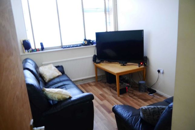 Link-detached house to rent in Bishops Rise, Hatfield