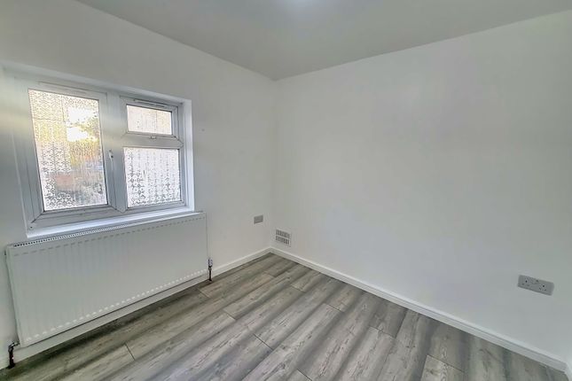 Nelson Close, Hillingdon photo 2