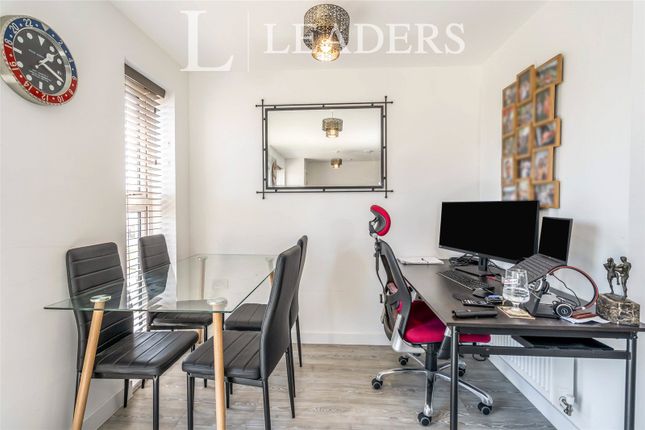 Flat 18,, Longacre House, Longacres Way photo 4