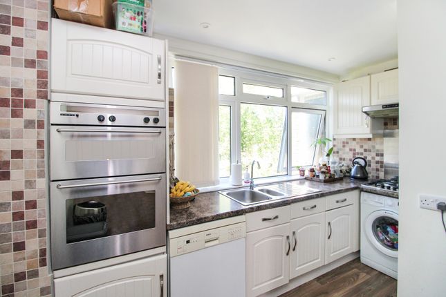 5 Deerswood Court, Ifield Drive, Crawley photo 4