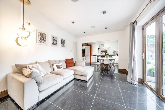 125, Holmsley Lane, Leeds photo 4