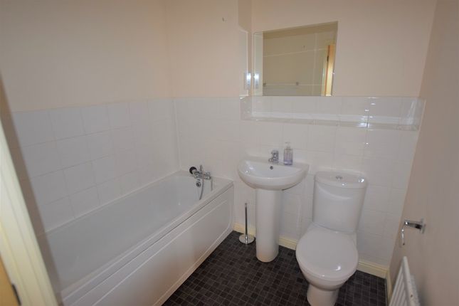 Flat to rent in Circular Road East, Colchester
