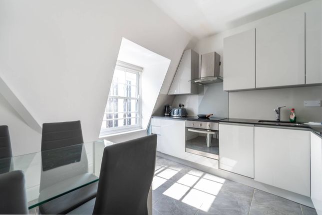 Flat to rent in Kensington High Street, High Street Kensington, London