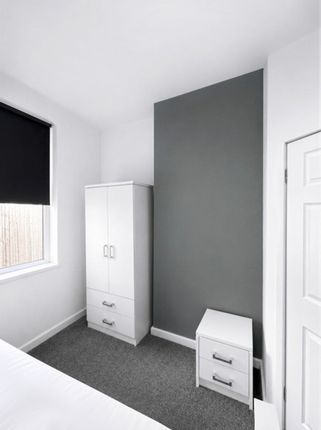 Room 2, 56 St Georges Road, Hull photo 2