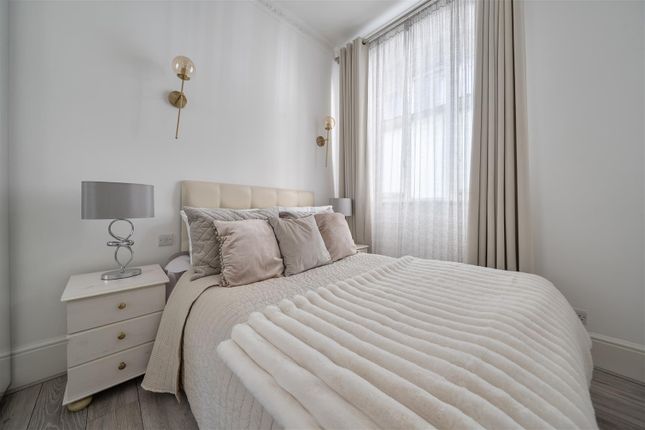 Flat 4, 19, Frognal, Hampstead photo 4