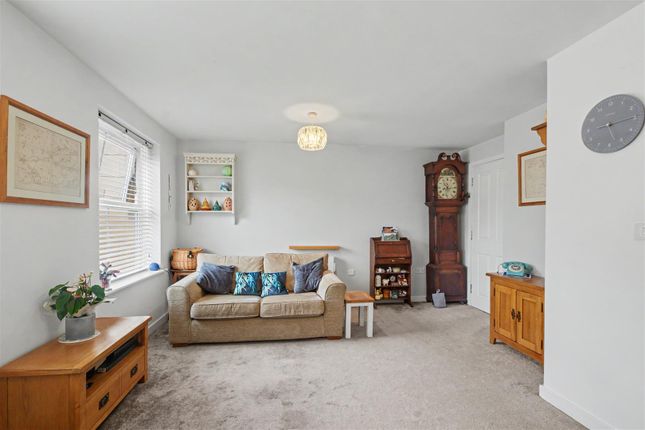 102, Mountbatten Way, Nottingham photo 4