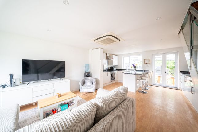 5 Salcombe Close, Eastleigh photo 2