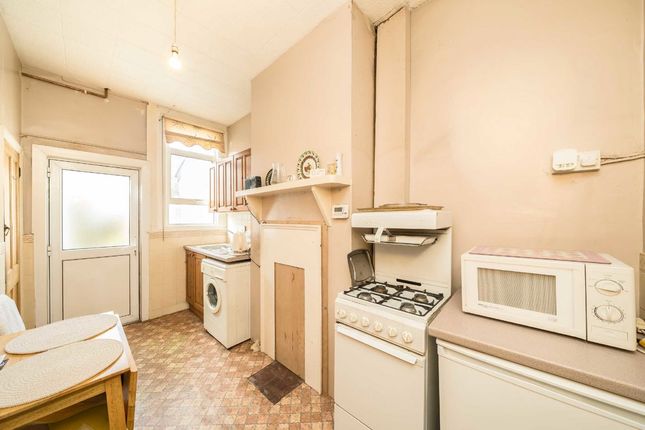 61, Mandrake Road, London photo 4