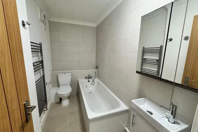 109, Hulverston Close, Sutton photo 3