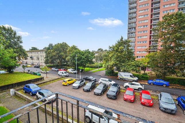 8U Strathcarron Place, Maryhill, Glasgow photo 4