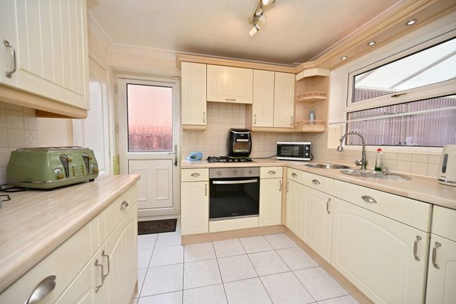 10, Beaulieu Close, Barnsley photo 4