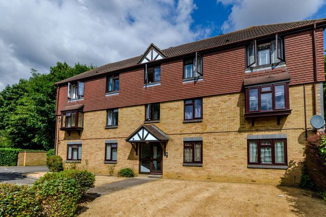 Flat to rent in Ladygrove Drive, Burpham, Guildford