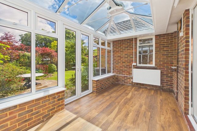 5, Highlands Avenue, Horsham photo 3