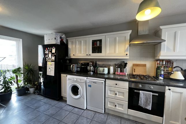 Flat for sale in Perry Hill, Priors Park, Tewkesbury