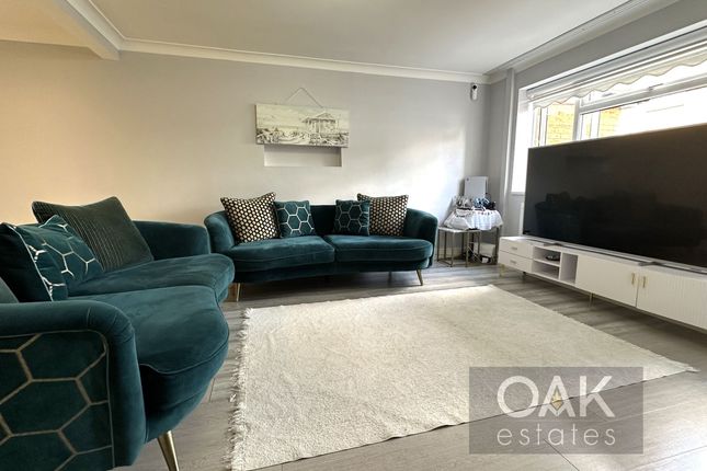 7 Southview Close, Waltham Cross photo 3