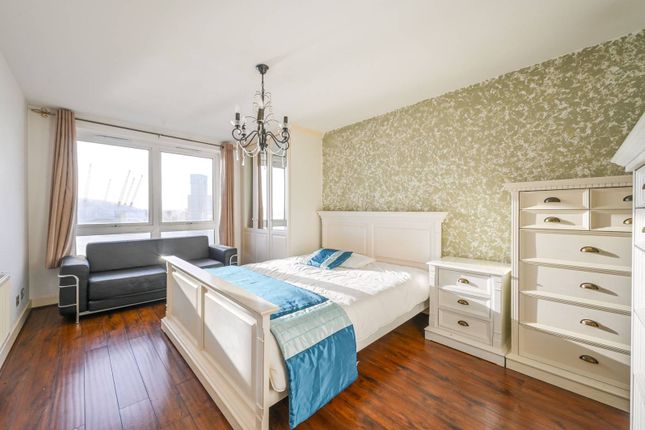 Adventures Court, E14, Docklands photo 4