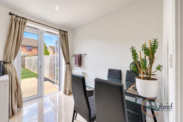 Lapwin Close, East Tilbury photo 4