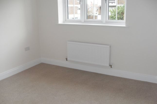 4 Joshua House, Annett Close, Upper Halliford photo 4