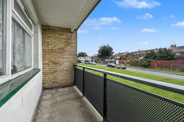 73, Wordsworth Way, Dartford photo 3