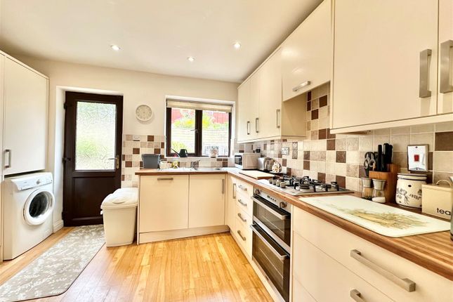 39, Ash Grove, High Peak photo 4