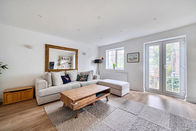 Eaton Drive, Kingston upon Thames photo 3