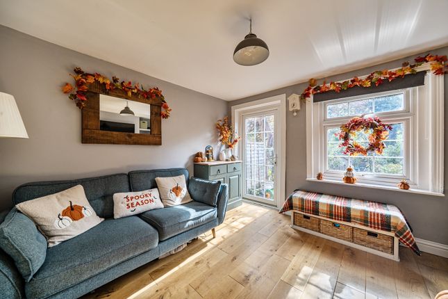 10 Lion Lane, Haslemere photo 4
