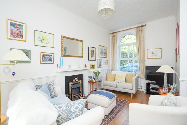 9, Belgrave Close, Walton-on-Thames photo 4