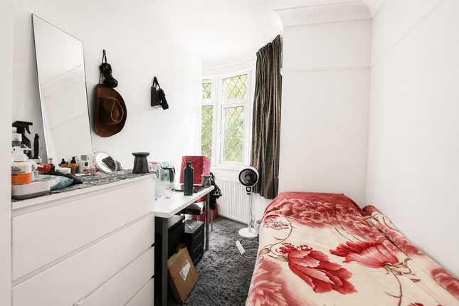 11, Haycroft Gardens, Harlesden photo 4
