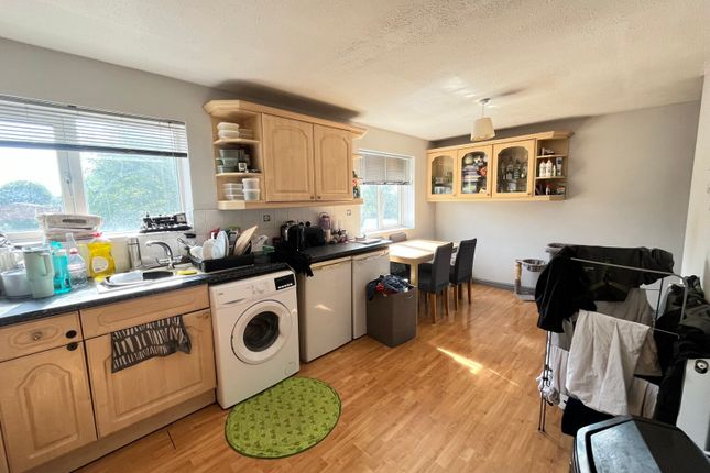 8, Brundish, Basildon photo 3