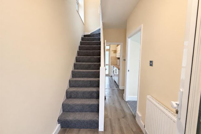Raynor Close, Southall photo 2