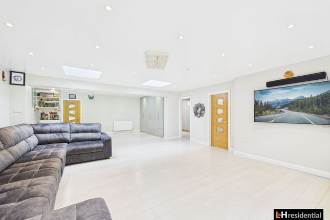 113 Crown Road, Borehamwood photo 3