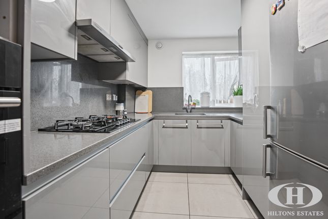 10, Sandown Close, Hounslow photo 3