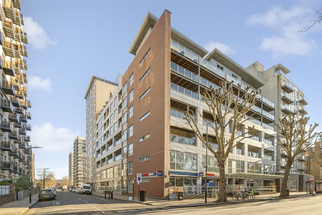 Flat Flat 22, 4, Balmes Road, London photo 2