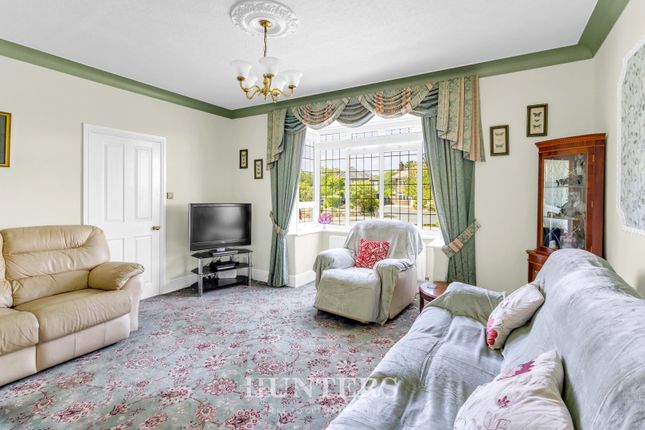32, Alkrington Hall Road South, Manchester photo 3