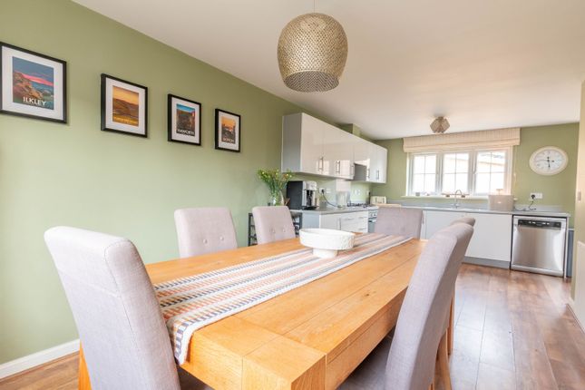 14, Beacon Hill, West Yorkshire photo 3