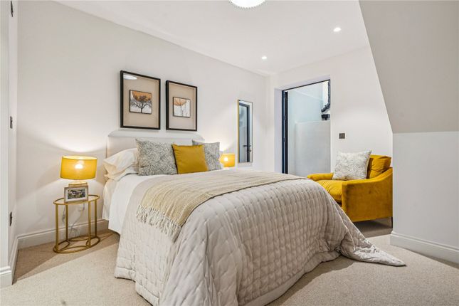 Flat 2, 18, Balham Park Road, London photo 3