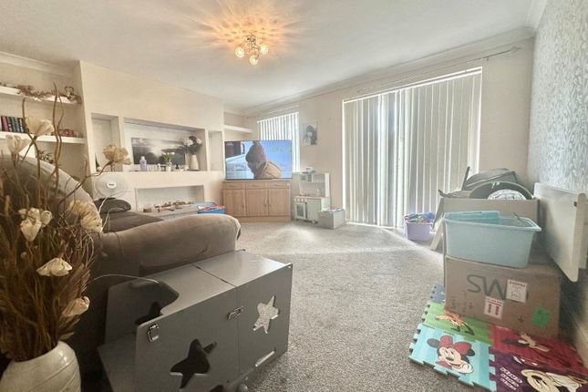 Flat 2, Grove Mews, 444, Portsmouth Road, Hampshire photo 3