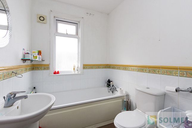 69, Room 3, Dewsbury Road Willesden Green, London photo 4