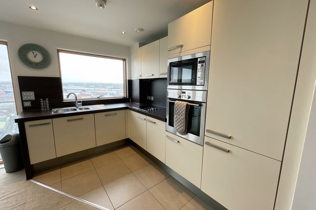 Flat to rent in Lord Street, Manchester