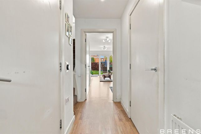 16, Magnetic Crescent, Enfield photo 2