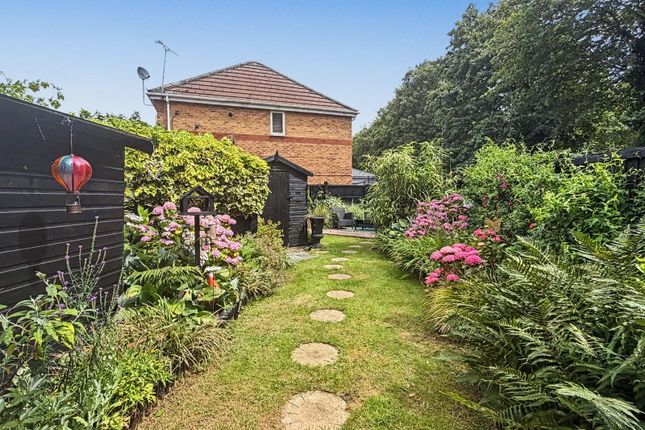 17, Keats Close, Widnes photo 2