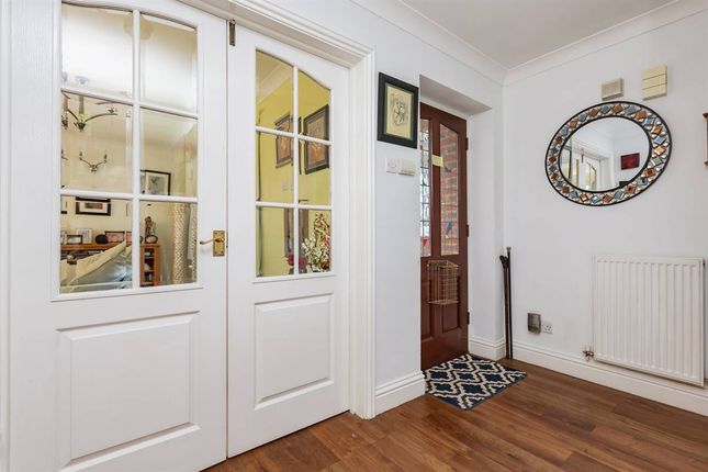 8, Weatherall Close, Faversham photo 4