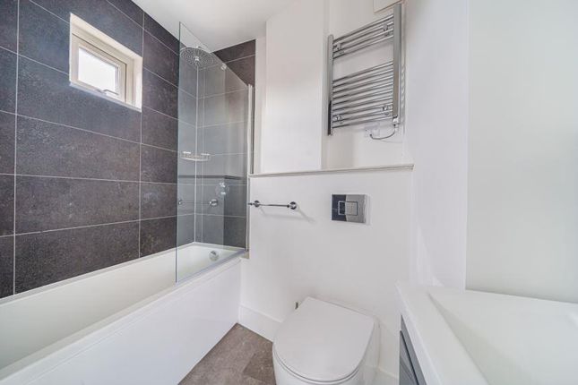 Town house for sale in Edgewood Mews, Finchley
