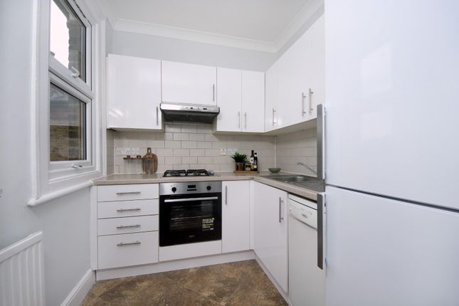 Flat for sale in Mattock Lane, London