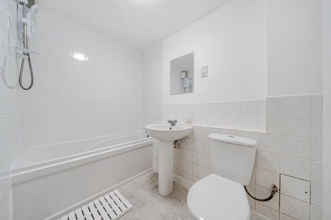 Flat 8, Compass House,, Armoury Road, London photo 4